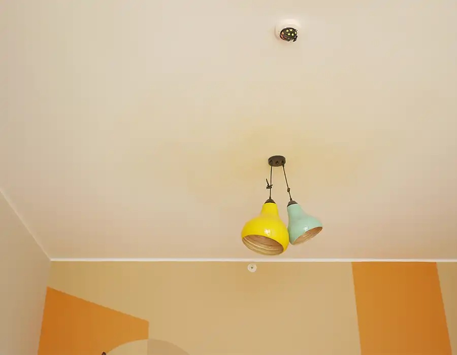 soffitto ingiallito da fumo